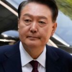 Yoon Suk Yeol, ex-président sud-coréen, condamné à 30 ans de prison pour corruption.