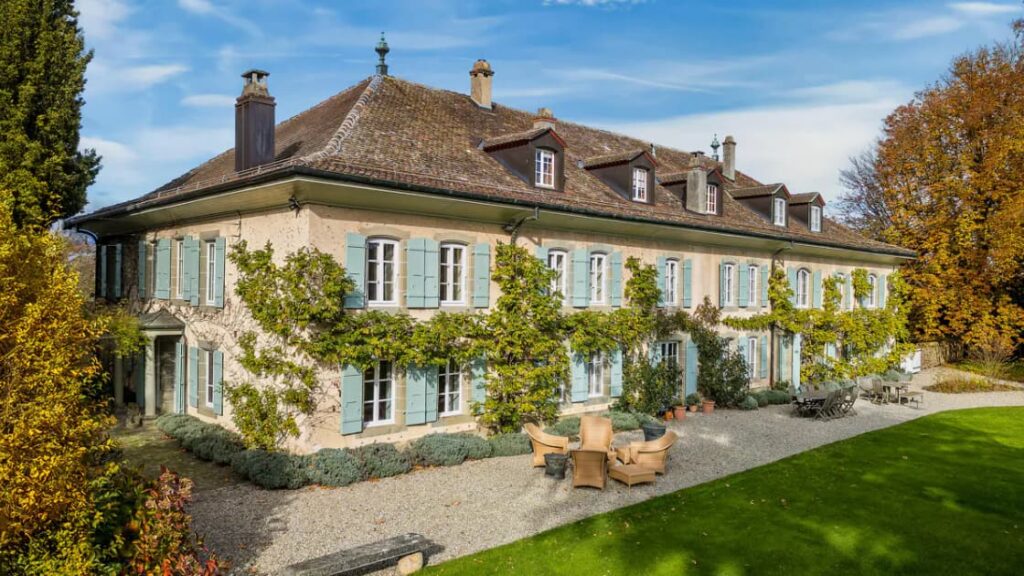 La maison d’Audrey Hepburn au lac Léman voit son prix chuter de 20 à 13 millions d’euros.