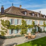 La maison d’Audrey Hepburn au lac Léman voit son prix chuter de 20 à 13 millions d’euros.