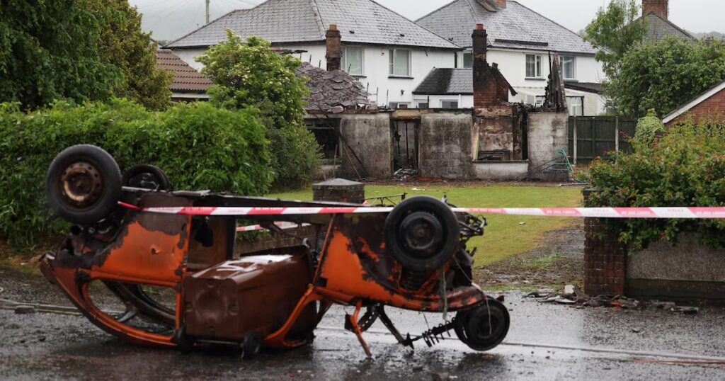 Belfast en Irlande du Nord confrontée à des violences racistes après une attaque au couteau.