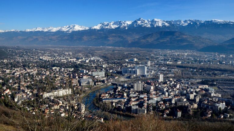 Un point de deal à Grenoble propose 150 euros pour le guetteur, surpassant la transparence salariale en France