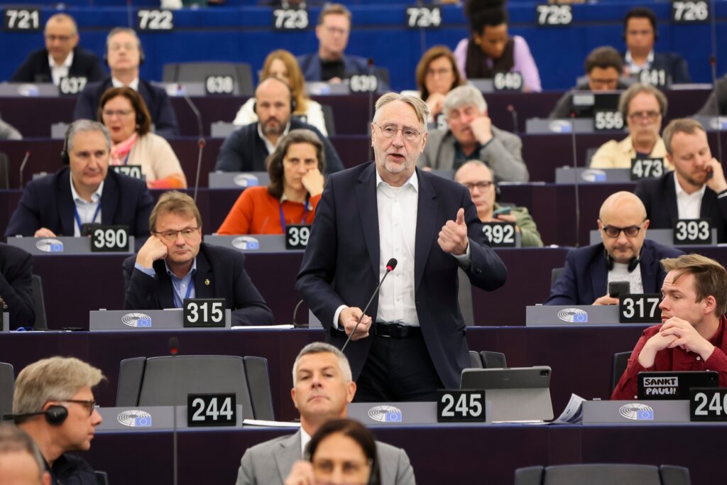 Le Parlement européen valide un accord commercial entre l’UE et les États-Unis.