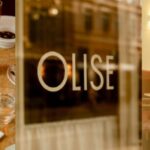 Le restaurant danois « Olise » habille ses serveurs en maillot du joueur français pour Norvège-France.