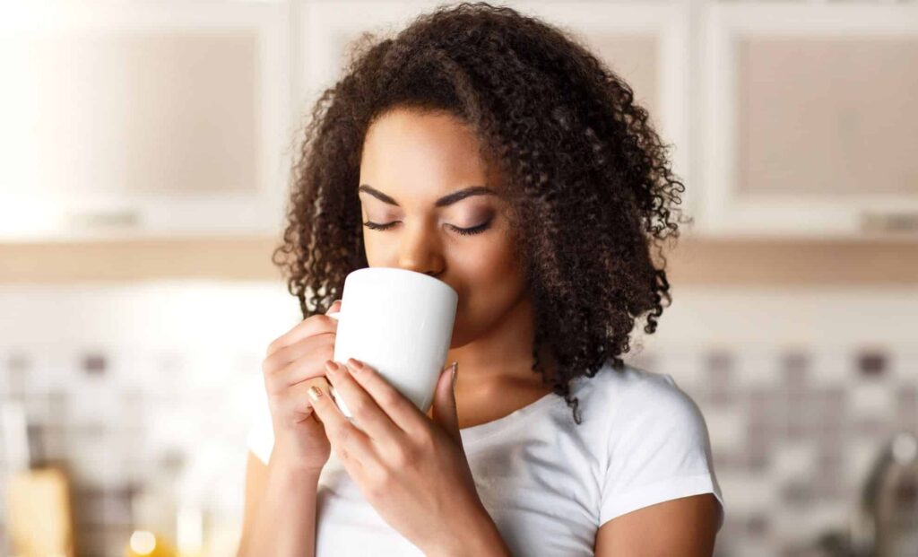 Le sésame latte, nouvelle alternative au matcha, attire l’attention des consommateurs.