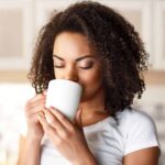 Le sésame latte, nouvelle alternative au matcha, attire l&rsquo;attention des consommateurs.