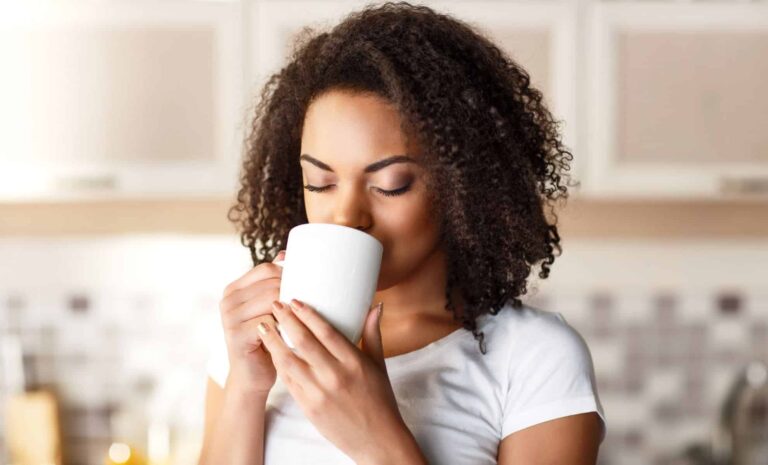 Le sésame latte, nouvelle alternative au matcha, attire l’attention des consommateurs.