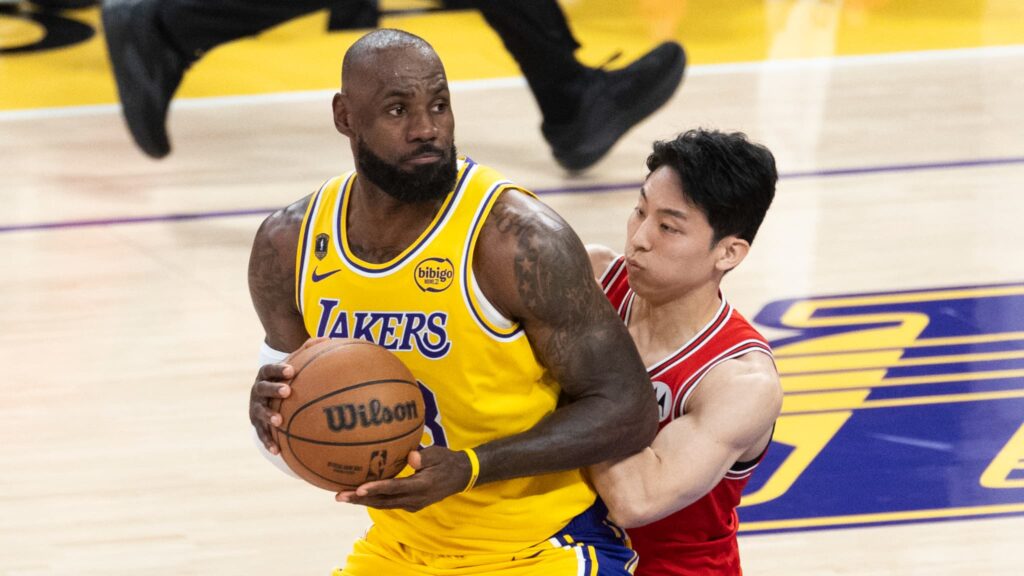 LeBron James prend la direction des Lakers, annonce son départ de la NBA.