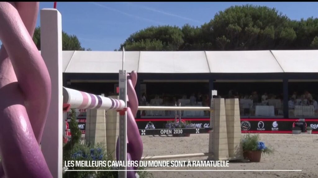 Les cavaliers internationaux participent au Longines Global Champions Tour à Ramatuelle.