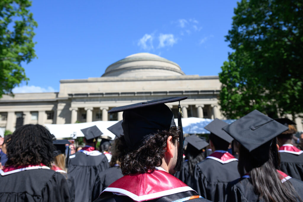 MIT classé première université mondiale selon le QS Rankings 2026-27.