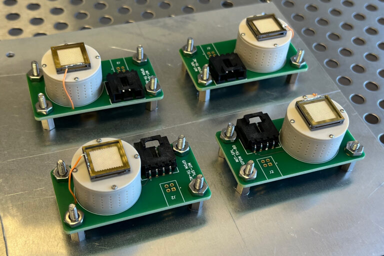 Nouveau système de propulsion améliore la vitesse et l’efficacité des petits satellites au MIT
