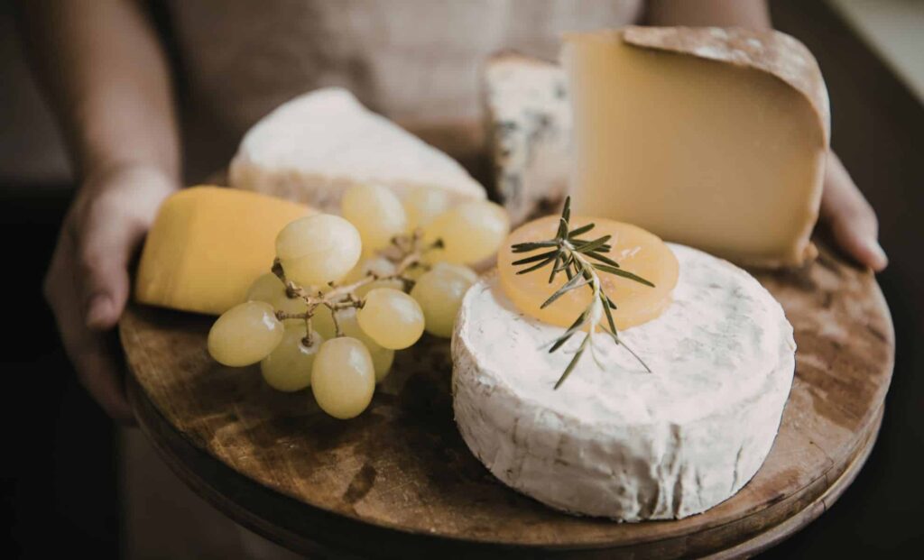 Une étude révèle le lien entre la raclette et les cauchemars, selon des chercheurs.