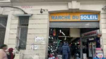 Procès du Marché du Soleil à Marseille : le propriétaire face à des accusations de contrefaçon.