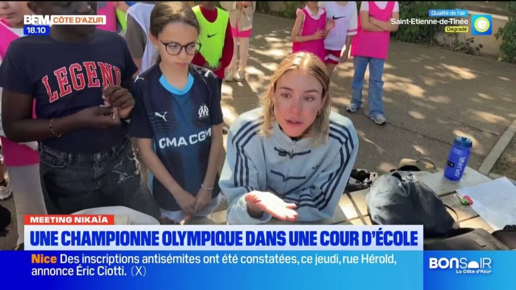 Championne olympique participe à un meeting éducatif à Nikaïa dans une école locale.