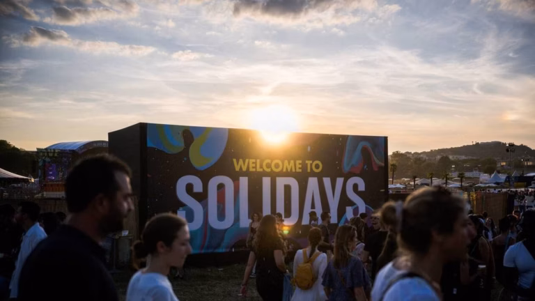 Canicule : annulation du festival Solidays et de la Marche des fiertés à Paris, événements perturbés en France.