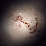 Exploration des propriétés d&rsquo;une galaxie elliptique géante par des astronomes internationaux