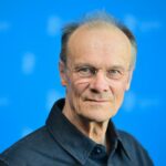 Edgar Selge publie &lsquo;Tu nous as enfin trouvés&rsquo;, un roman sur la quête d&rsquo;identité