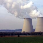 EDF anticipe des baisses de production dans ses centrales nucléaires en raison de températures élevées.