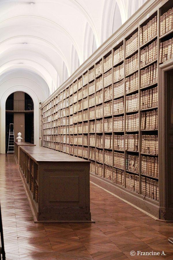 Les débats sur l'héritage du FN reposent sur des faits historiques, des archives et des travaux d'historiens qui continuent d'alimenter la controverse.