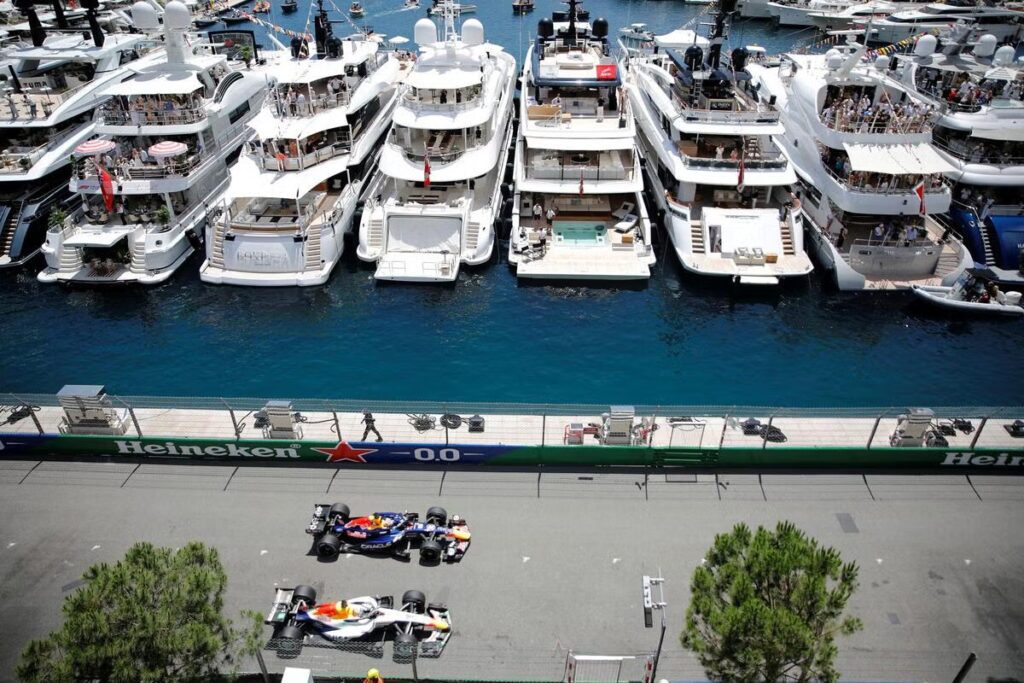 Grand Prix de Monaco : 197 yachts sur le port Hercule pour la course, certains dépassant 120 mètres.