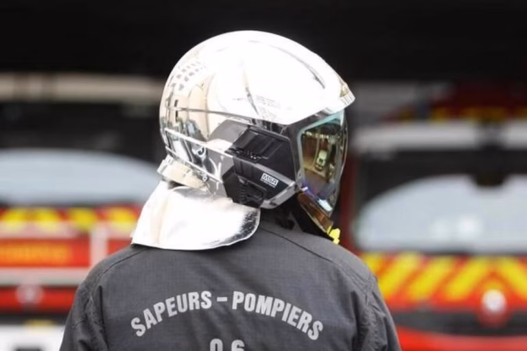 Feu de forêt maîtrisé par les sapeurs-pompiers à Roquebillière sans propagation des flammes.