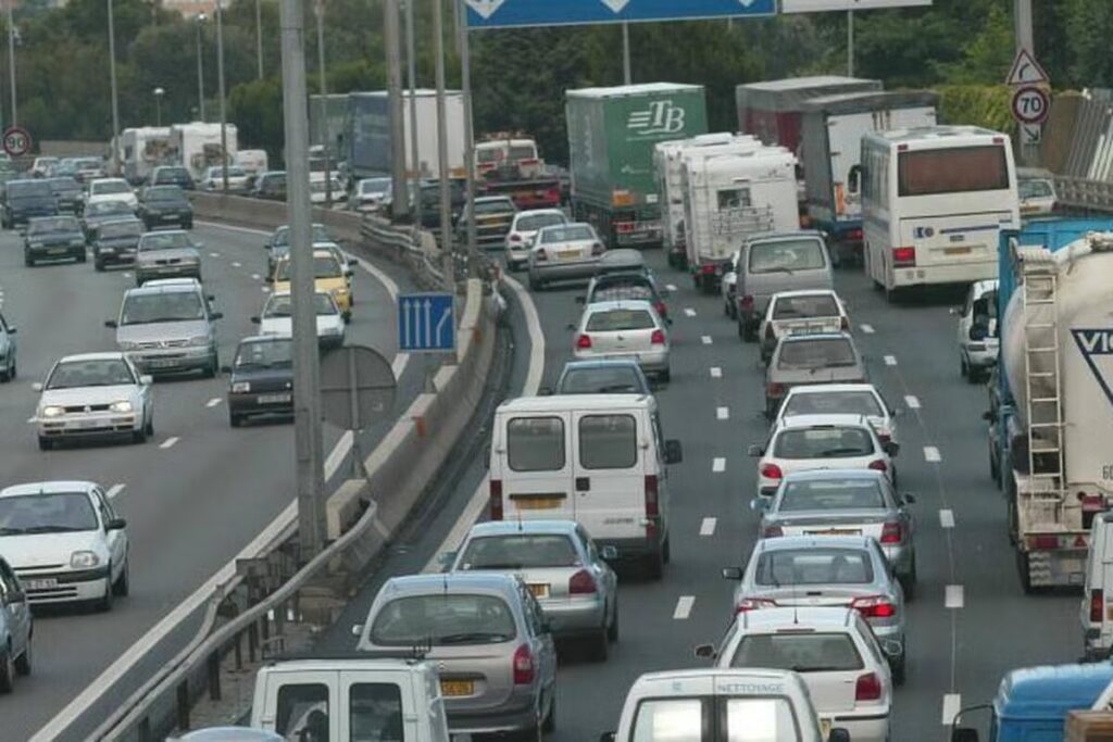 Accident sur l’A8 à l’entrée de Nice bloque la circulation ce vendredi matin.