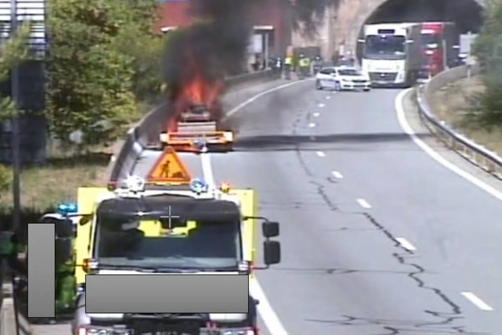 Voiture en feu sur l’A8, circulation coupée entre La Turbie et Monaco vers l’Italie.