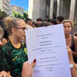 Élèves de première en France réagissent à l’épreuve de mathématiques du baccalauréat.