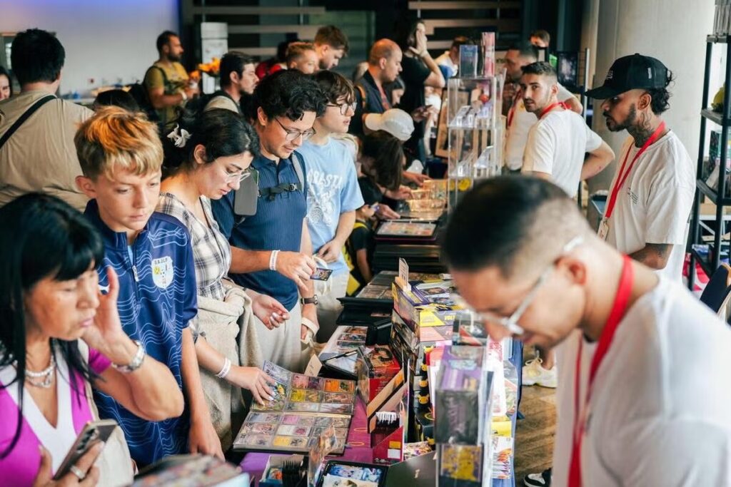 Événement à Nice pour échanger des cartes Pokémon et Panini, visant à populariser la collection.