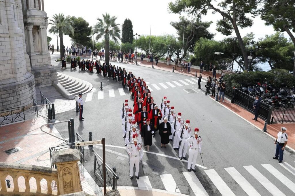 Monaco introduit la procédure de « plaider-coupable » dans son droit pénal.