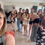 La danse comme thérapie : des mamans dansent avec leurs bébés près de Toulon.