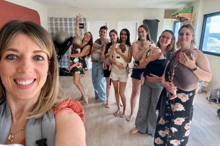 La danse comme thérapie : des mamans dansent avec leurs bébés près de Toulon.
