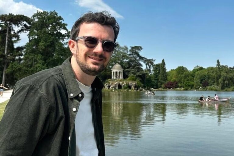 Un Varois lance une appli de résultats sportifs, suscitant des réactions négatives de la presse marseillaise.