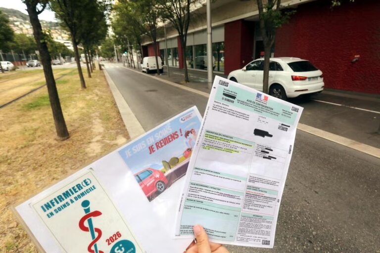 Infirmières à Nice : difficultés de stationnement entraînent des amendes répétées.