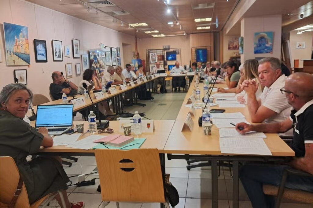 Réhabilitation du centre ancien et formation des élus lors du conseil municipal de Lorgues.