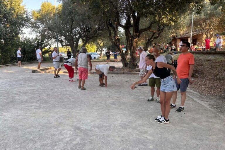 La Boule Ramatuelloise célèbre son 60e anniversaire aux Restanques de Provence.
