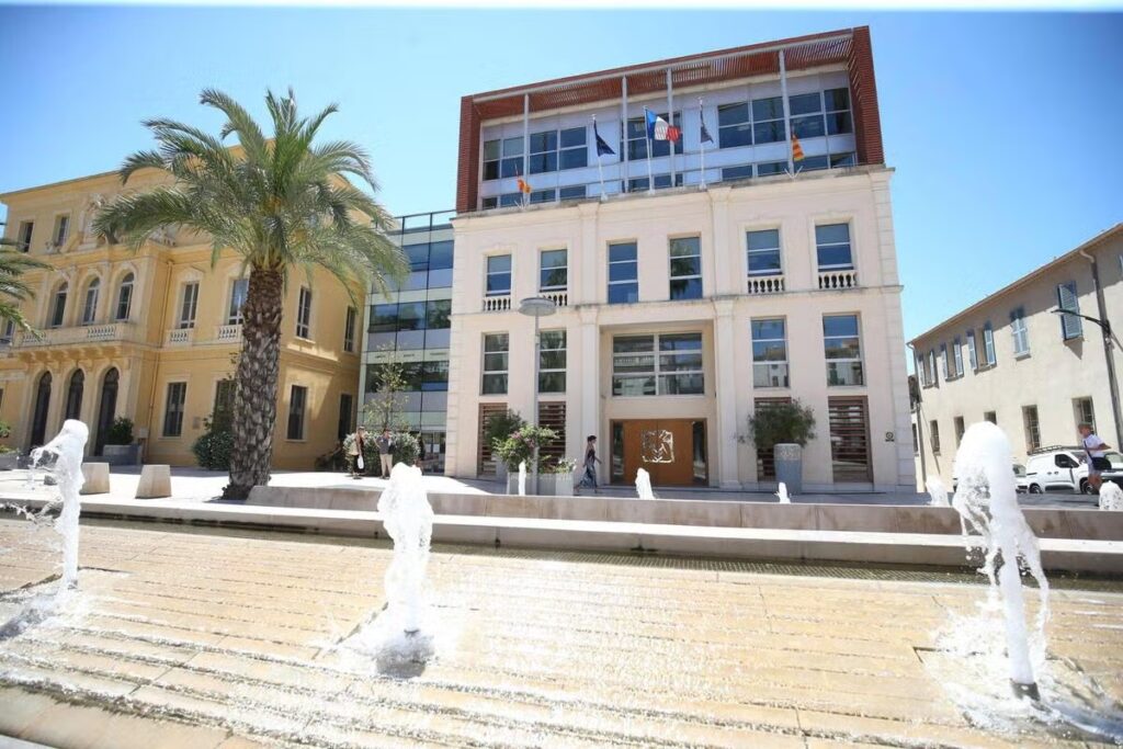 Hyères : division parmi les anciens colistiers de Jean-Pierre Giran sur le financement de l’Espace 3000