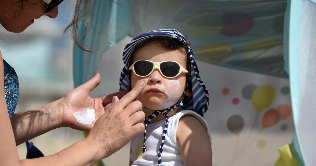 Crèmes solaires : recommandations des dermatologues pour une protection efficace de la peau