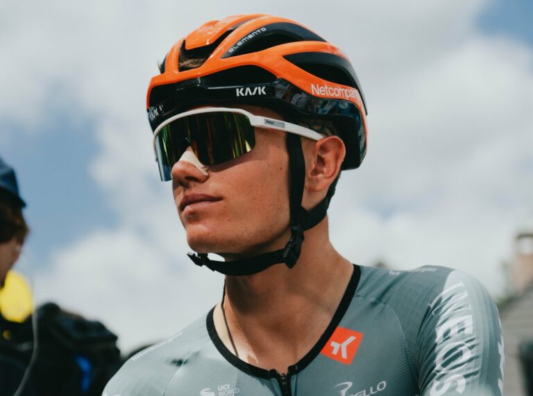 Oscar Onley se retire du Tour Auvergne-Rhône-Alpes pour des raisons de santé.
