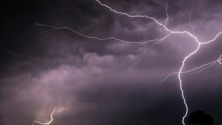 Violents orages annoncés ce week-end : départements concernés après la canicule.