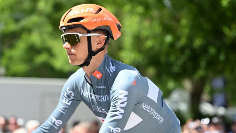 Oscar Onley, quatrième l’an dernier, déclare forfait après sa chute au Tour Auvergne-Rhône Alpes.