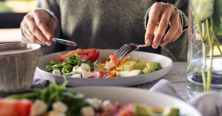 Pesticides et PFAS : analyse des dangers alimentaires en France et leurs implications sanitaires.