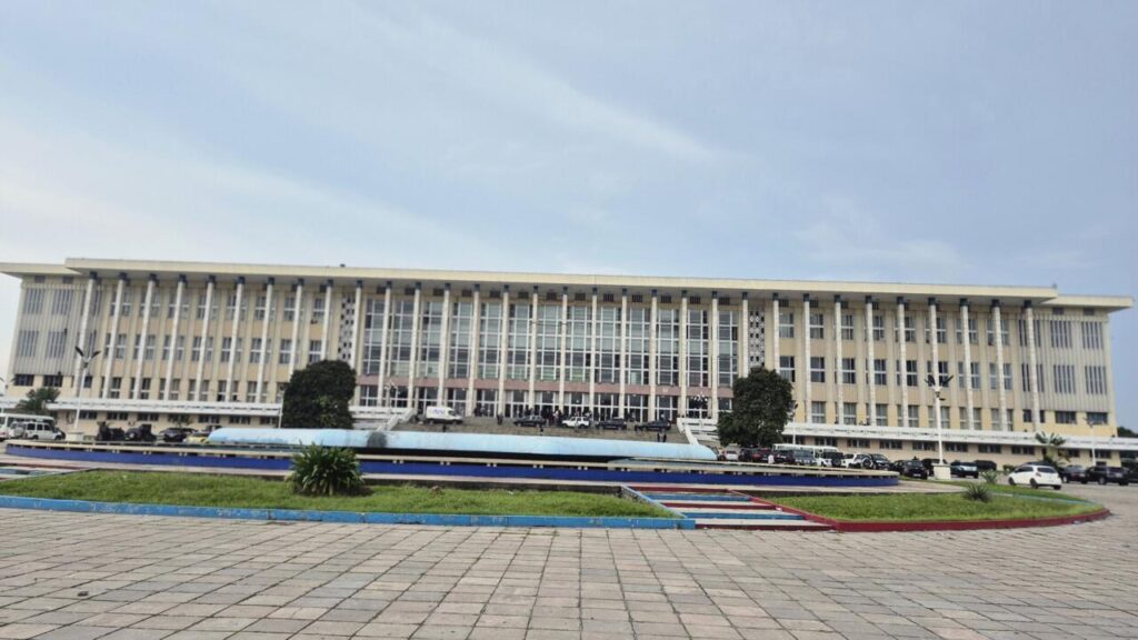 RDC : la police disperse un sit-in devant le Parlement contre le changement de Constitution.