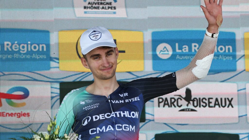Pansements pour Paul Seixas après sa chute : fin du Tour Auvergne-Rhône-Alpes en question.