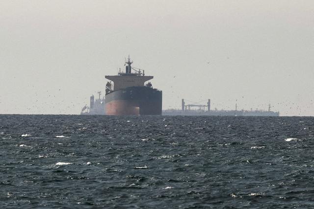 Le pétrole possède un superpouvoir que les discours politiques n'auront jamais : il influence directement le portefeuille des électeurs.