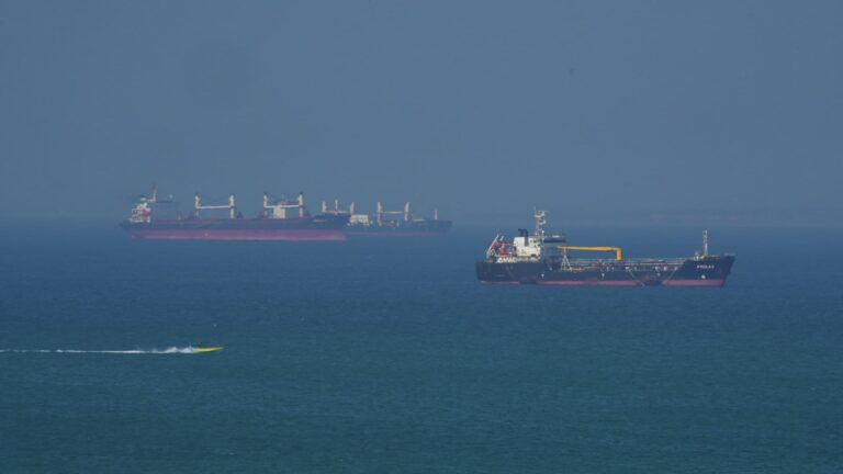 Record de 36 navires traversant le détroit d’Ormuz, atteignant 33% du trafic habituel.