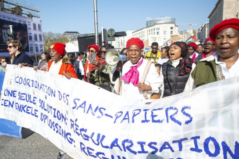 Femmes sans papiers à Bruxelles : luttes et revendications pour la reconnaissance.