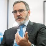 La mondialisation reste intacte, selon le chef-économiste du FMI face aux crises économiques.