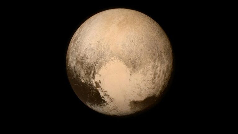 La NASA propose de requalifier Pluton en tant que planète, suscitant un débat scientifique.
