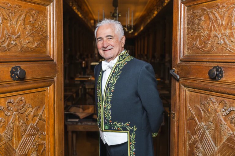 Guy Savoy nommé membre de l’Académie des Beaux-Arts de Paris pour son expertise culinaire.
