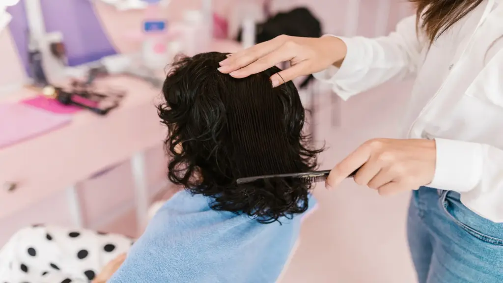 Coiffures dégradées pour femmes : options de volume et style naturel pour cheveux mi-longs.